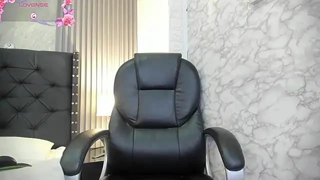 Snapshot of andrea__hills chatting on 09.12.25 andrea hills online show from 09.12.25