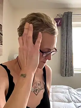 Curvy-Jinx online show from 11.04.25