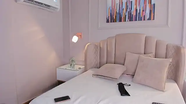 Snapshot of mia_kisses2 chatting on 10.18.25 mia kisses2 online show from 10.18.25