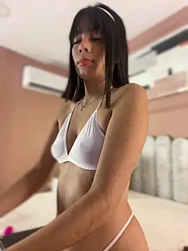 Snapshot of mia_kisses2 chatting on 10.22.25 mia kisses2 online show from 10.22.25