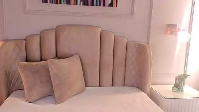 Snapshot of mia_kisses2 chatting on 11.27.25 mia kisses2 online show from 11.27.25