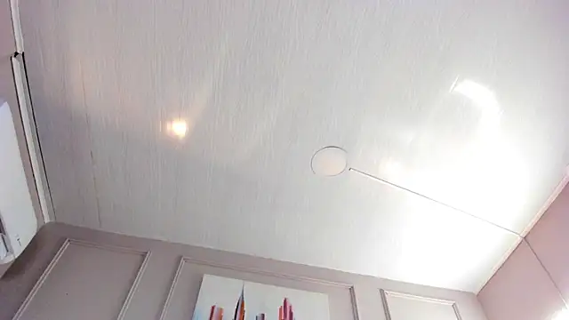 Snapshot of mia_kisses2 chatting on 12.16.25 mia kisses2 online show from 12.16.25