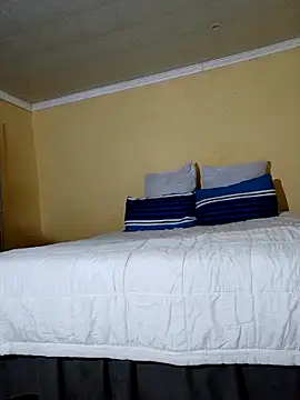 Snapshot of BellsStyles chatting on 10.30.25 BellsStyles online show from 10.30.25