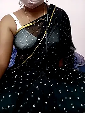 Snapshot of Cute_Renuka chatting on 10.11.25 Cute Renuka online show from 10.11.25