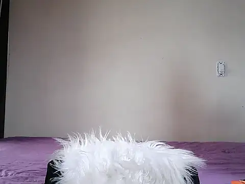 Snapshot of muscle_mommyy chatting on 10.28.25 muscle mommyy online show from 10.28.25