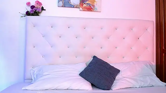 Snapshot of molly_curvyhot chatting on 11.28.25 molly curvyhot online show from 11.28.25