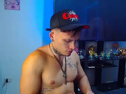 Snapshot of Kieran_kian chatting on 12.17.25 Kieran kian online show from 12.17.25