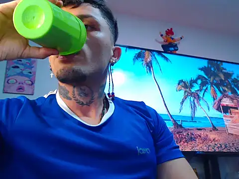 Snapshot of Kieran_kian chatting on 12.19.25 Kieran kian online show from 12.19.25