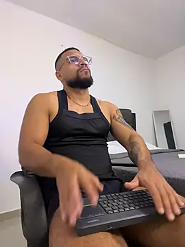 Snapshot of vincentjaxon chatting on 10.21.25 vincentjaxon online show from 10.21.25