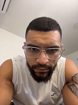 Snapshot of vincentjaxon chatting on 10.25.25 vincentjaxon online show from 10.25.25