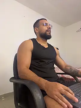 Snapshot of vincentjaxon chatting on 10.29.25 vincentjaxon online show from 10.29.25