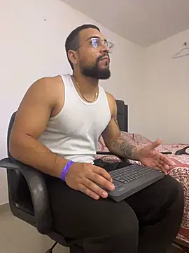 Snapshot of vincentjaxon chatting on 11.02.25 vincentjaxon online show from 11.02.25