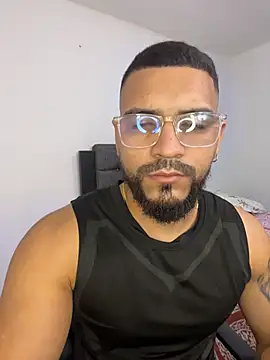 Snapshot of vincentjaxon chatting on 11.08.25 vincentjaxon online show from 11.08.25