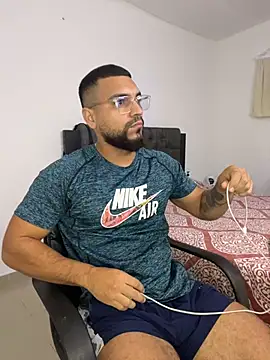 Snapshot of vincentjaxon chatting on 11.11.25 vincentjaxon online show from 11.11.25