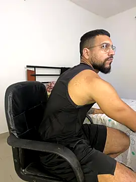 Snapshot of vincentjaxon chatting on 11.18.25 vincentjaxon online show from 11.18.25