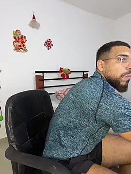 Snapshot of vincentjaxon chatting on 12.04.25 vincentjaxon online show from 12.04.25