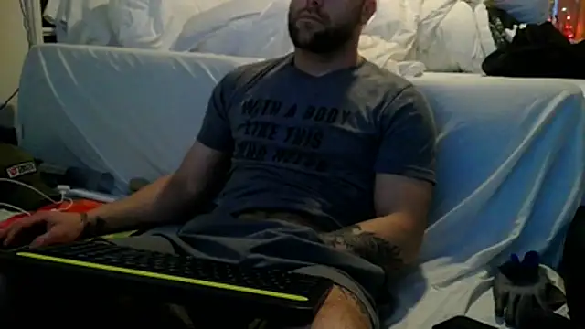 Luv2SuckBWC92 online show from 10.24.25