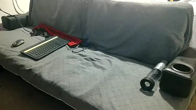 Luv2SuckBWC92 online show from 11.20.25