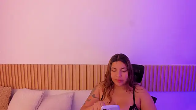 Snapshot of OliviaSweett chatting on 10.04.25 OliviaSweett online show from 10.04.25