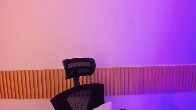 Snapshot of OliviaSweett chatting on 10.12.25 OliviaSweett online show from 10.12.25