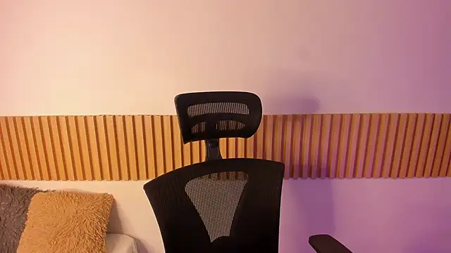 Snapshot of OliviaSweett chatting on 10.23.25 OliviaSweett online show from 10.23.25