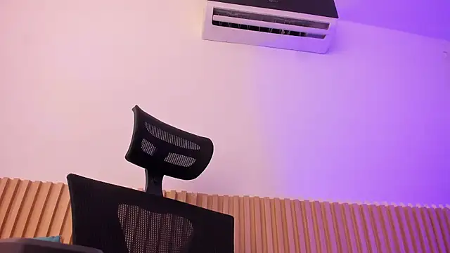 Snapshot of OliviaSweett chatting on 10.26.25 OliviaSweett online show from 10.26.25