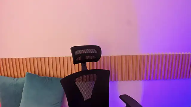 Snapshot of OliviaSweett chatting on 10.29.25 OliviaSweett online show from 10.29.25