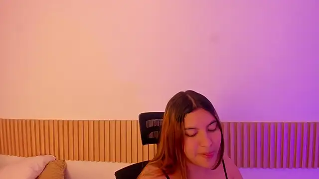 Snapshot of OliviaSweett chatting on 11.10.25 OliviaSweett online show from 11.10.25