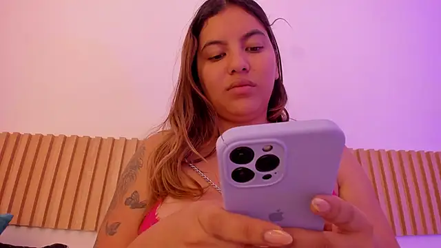 Snapshot of OliviaSweett chatting on 11.13.25 OliviaSweett online show from 11.13.25