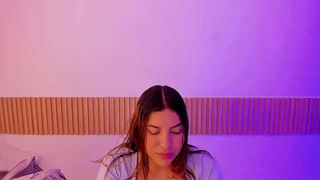 Snapshot of OliviaSweett chatting on 11.19.25 OliviaSweett online show from 11.19.25