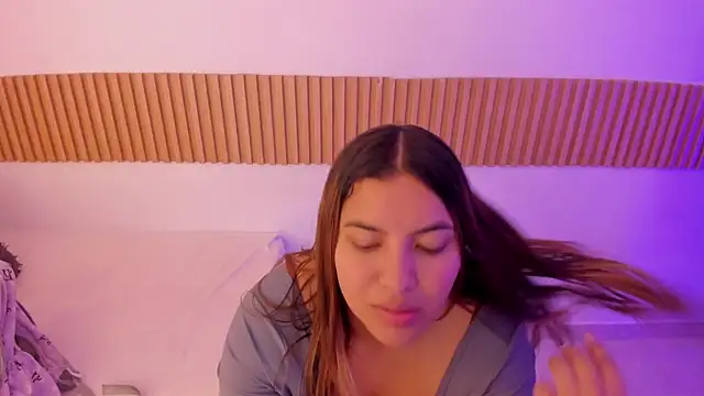 Snapshot of OliviaSweett chatting on 11.21.25 OliviaSweett online show from 11.21.25