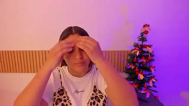 Snapshot of OliviaSweett chatting on 12.15.25 OliviaSweett online show from 12.15.25