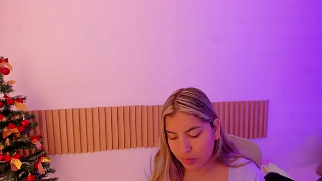 Snapshot of OliviaSweett chatting on 12.20.25 OliviaSweett online show from 12.20.25