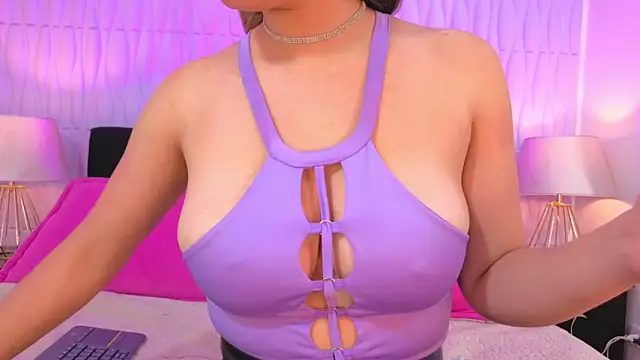 Snapshot of LilaRoussexx chatting on 11.20.25 LilaRoussexx online show from 11.20.25