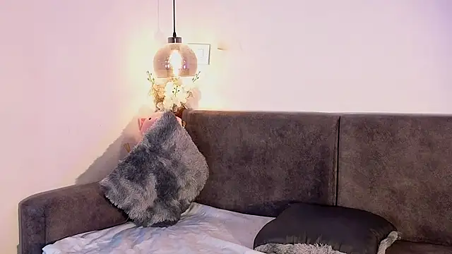 littlee Sophi  online show from 12.18.25