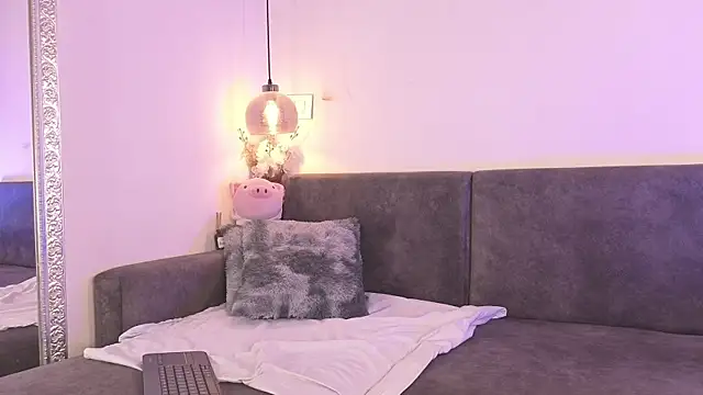 littlee Sophi  online show from 12.21.25