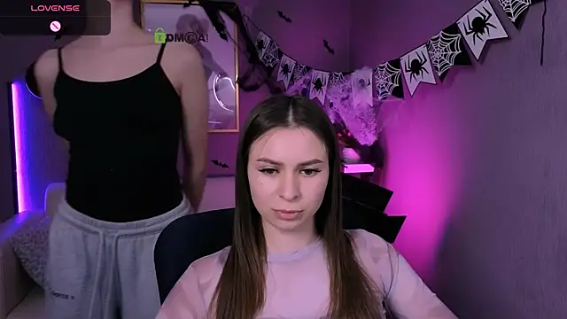 Snapshot of nekky_mouse chatting on 10.24.25 nekky mouse online show from 10.24.25