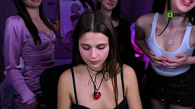 Snapshot of nekky_mouse chatting on 10.31.25 nekky mouse online show from 10.31.25