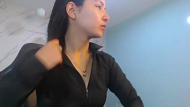 victoria hernandez t  online show from 06.10.26