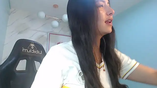 victoria hernandez t  online show from 07.03.26