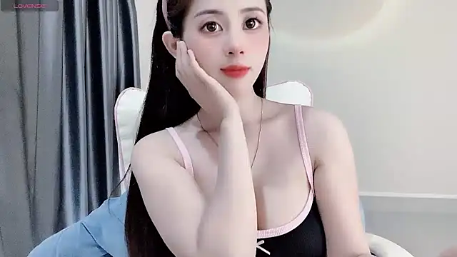 Snapshot of Aline_690 chatting on 04.01.26 Aline 690 online show from 04.01.26