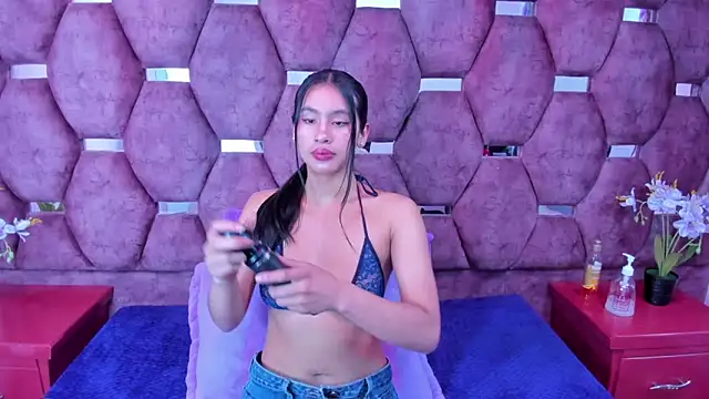 Miaa Davis  online show from 12.19.25