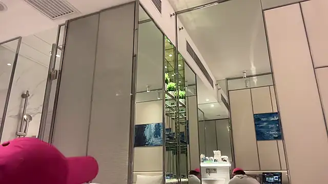 Snapshot of heywilliam chatting on 10.14.25 heywilliam online show from 10.14.25