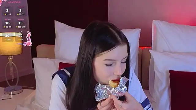 Snapshot of Angel__Rosse chatting on 12.13.25 Angel Rosse online show from 12.13.25