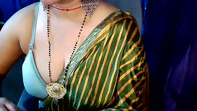 Snapshot of QUEEN_SAKHI- chatting on 05.28.26 QUEEN SAKHI- online show from 05.28.26