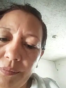 Snapshot of marinita13 chatting on 09.19.25 marinita13 online show from 09.19.25