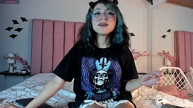 Snapshot of TerumiKitty chatting on 11.24.25 TerumiKitty online show from 11.24.25