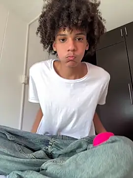 Snapshot of Max_Rain chatting on 09.17.25 Max Rain online show from 09.17.25