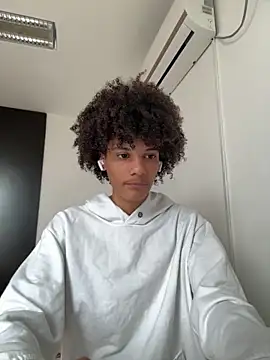 Snapshot of Max_Rain chatting on 09.22.25 Max Rain online show from 09.22.25