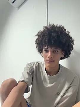 Snapshot of Max_Rain chatting on 09.24.25 Max Rain online show from 09.24.25